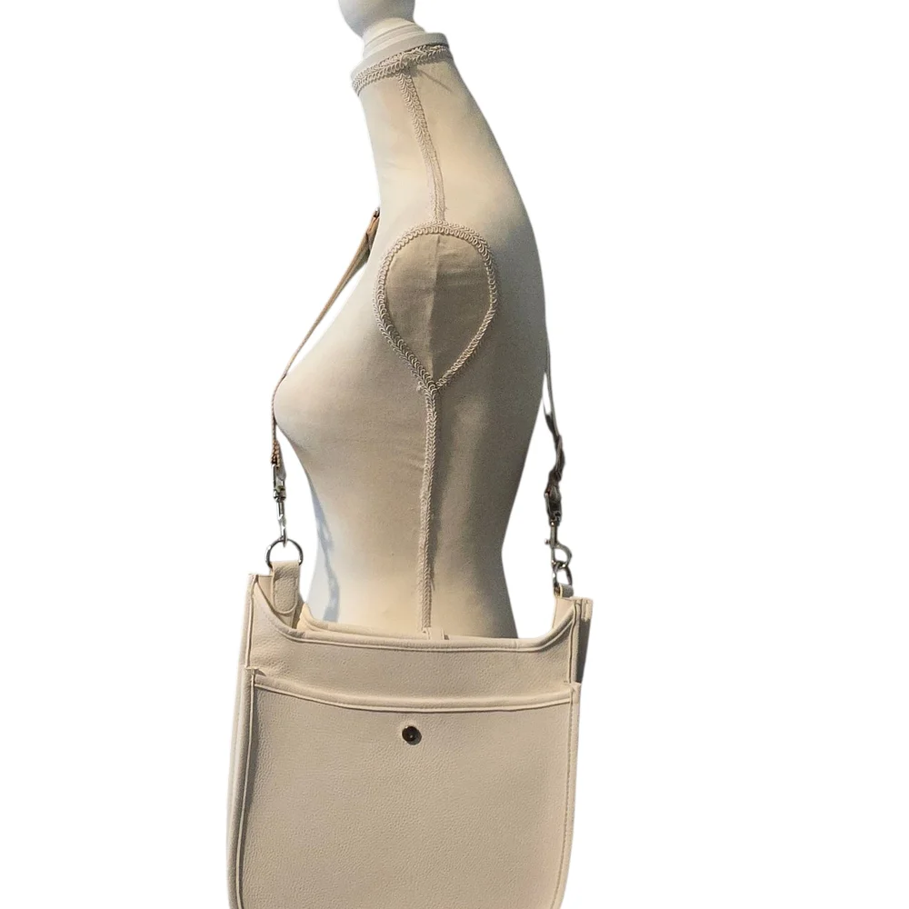 😁White Crossbody Bag Adjustable Metalic Gold White Silver Strap Silver Hardware - Picture 4 of 8